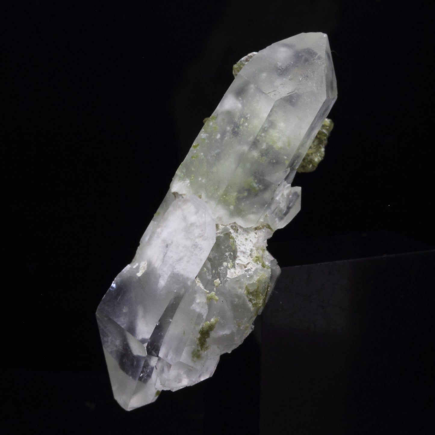 Quartz, Epidote, Byssolite. 34.0 carats. Chamrousse, Belledonne, Isère, France