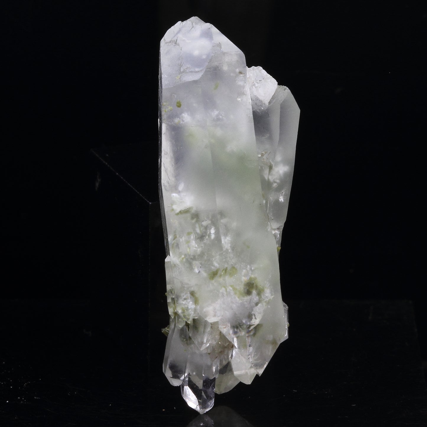 Quartz, Epidote, Byssolite. 54.5 carats. Chamrousse, Belledonne, Isère, France