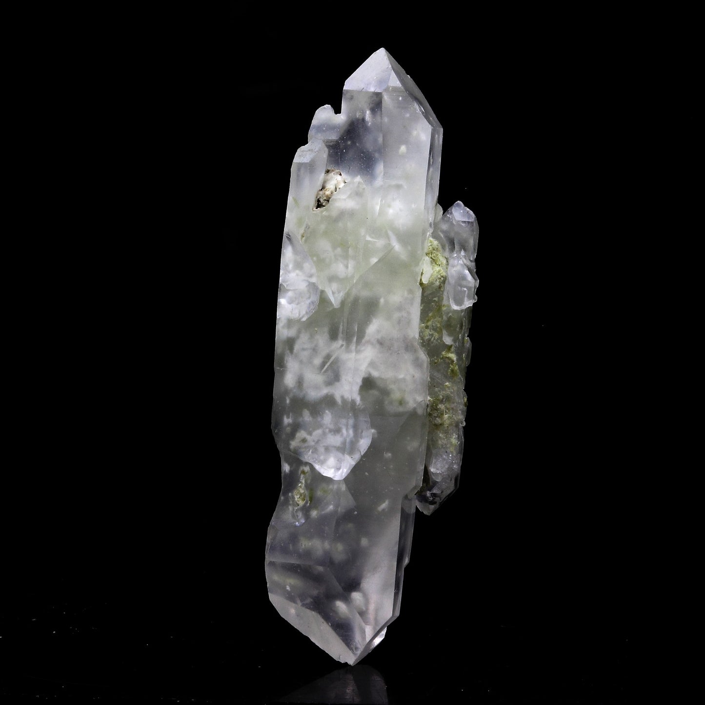 Quartz, Epidote, Byssolite. 47.0 carats. Chamrousse, Belledonne, Isère, France