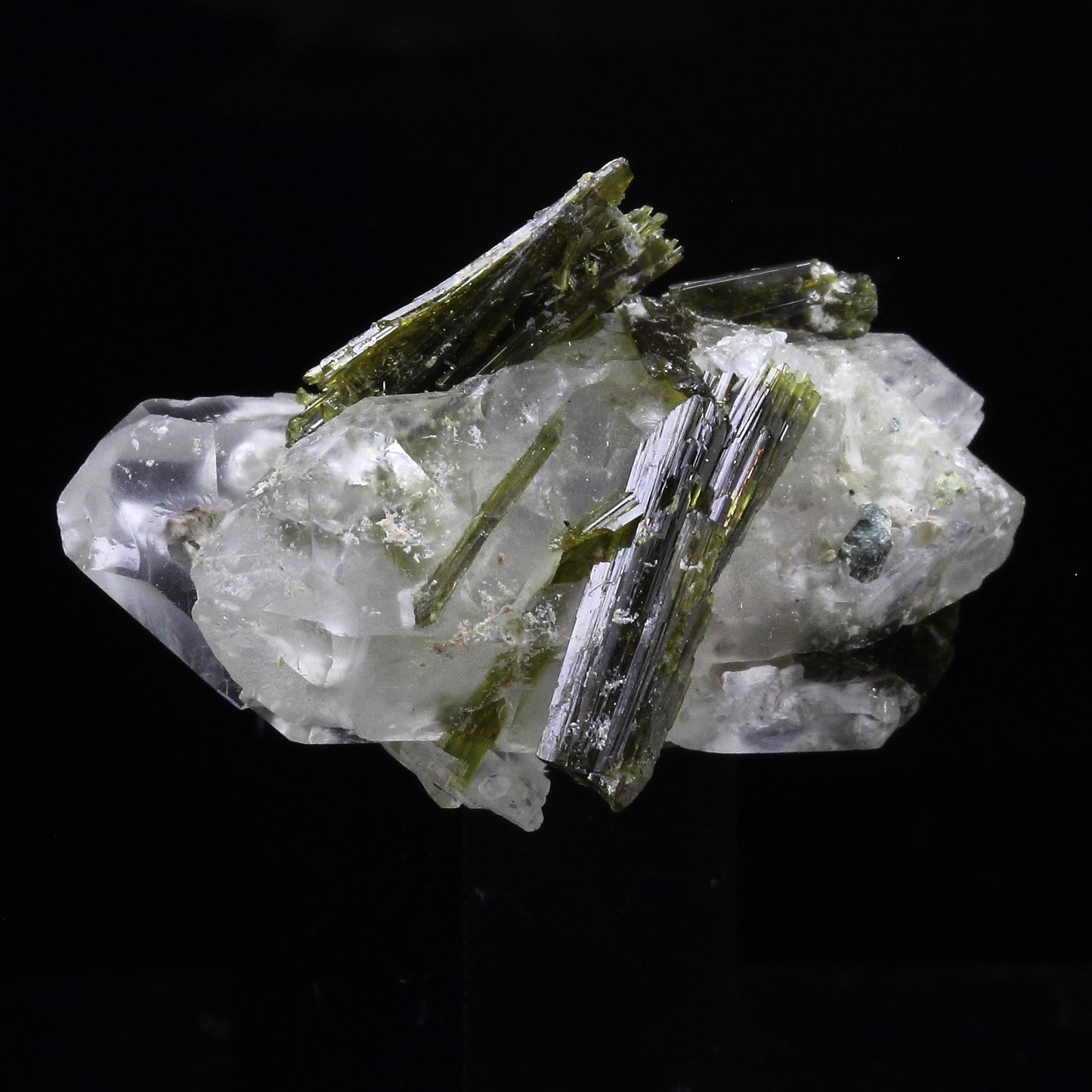 Quartz, Epidote, Byssolite. 45.5 carats. Chamrousse, Belledonne, Isère, France