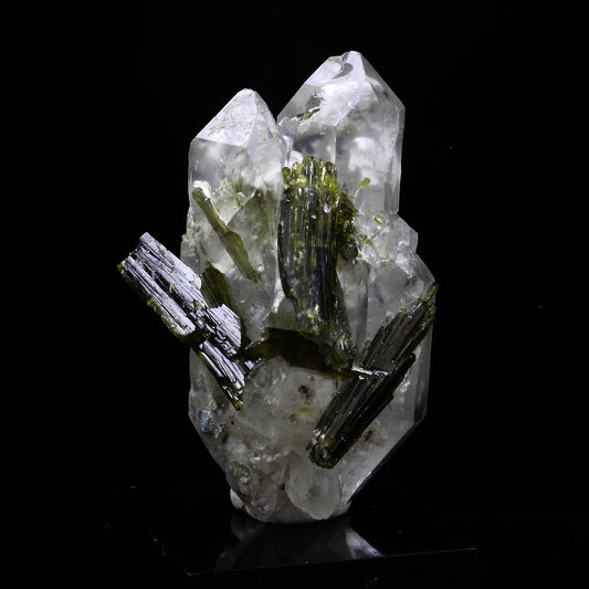 Quartz, Epidote, Byssolite. 45.5 carats. Chamrousse, Belledonne, Isère, France