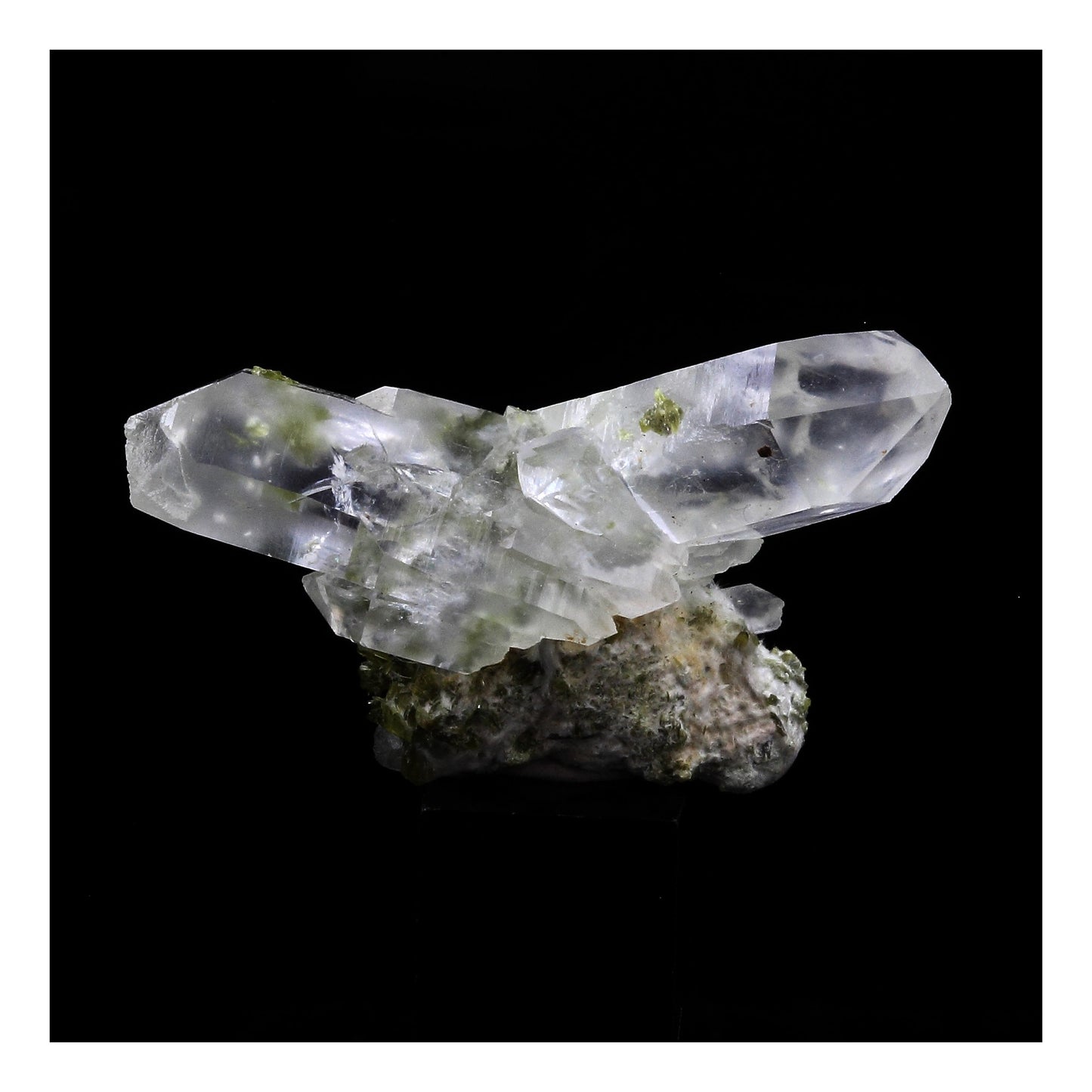 Quartz, Epidote, Byssolite. 23.0 carats. Chamrousse, Belledonne, Isère, France