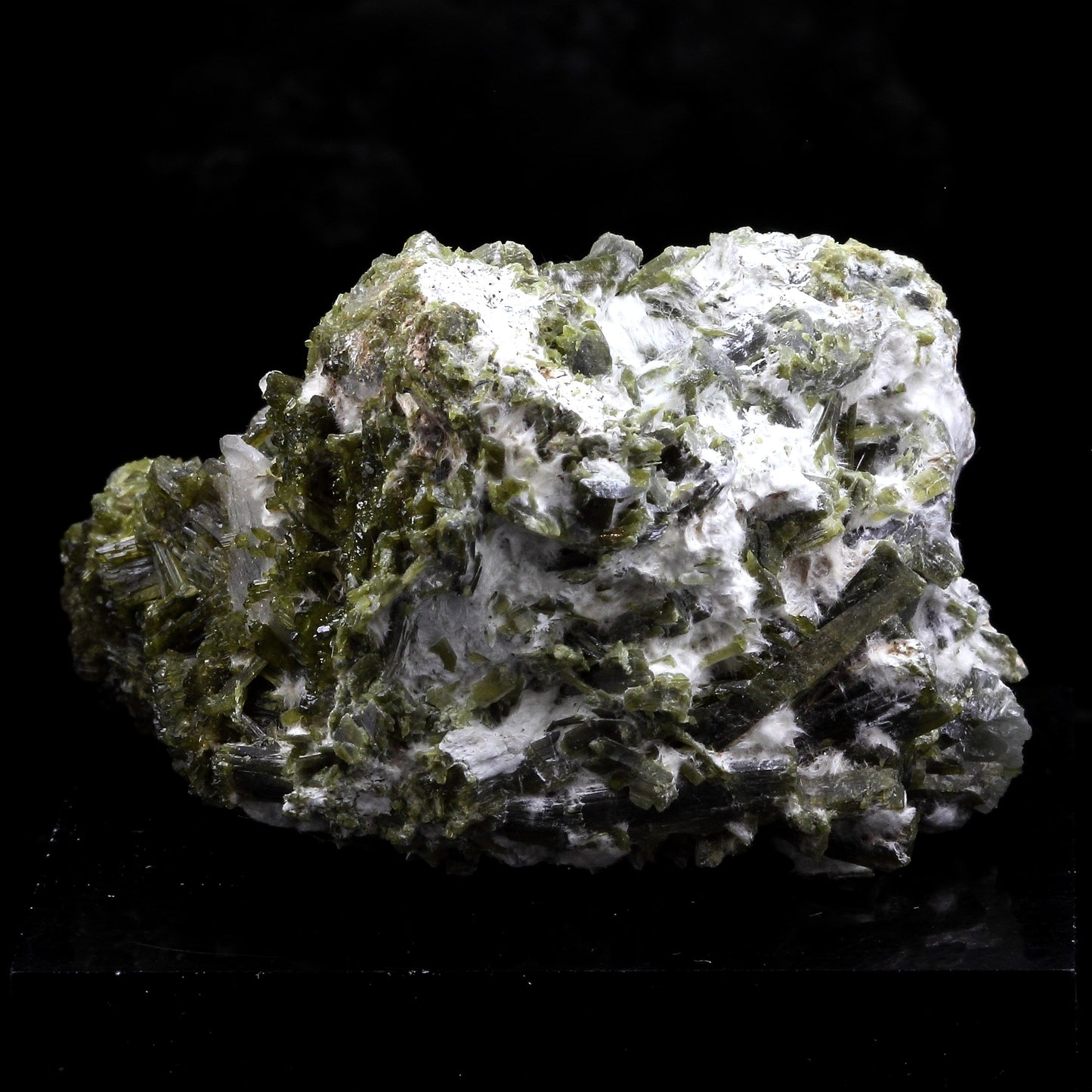 Quartz, Epidote, Byssolite. 272.5 carats. Chamrousse, Belledonne, Isère, France