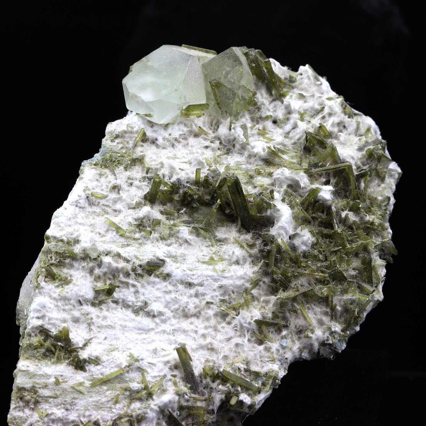 Quartz, Epidote, Byssolite. 305.0 carats. Chamrousse, Belledonne, Isère, France