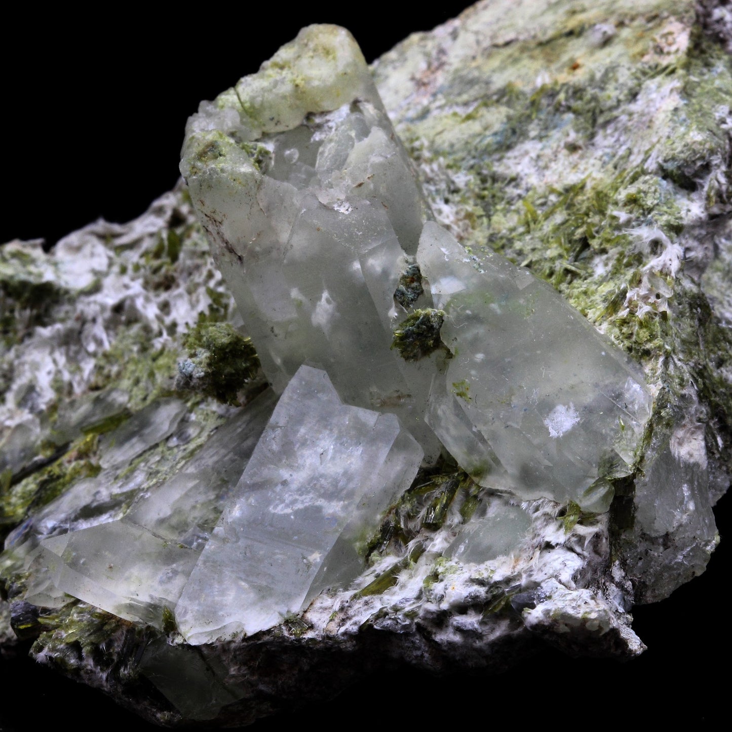 Quartz, Epidote, Byssolite. 594.0 carats. Chamrousse, Belledonne, Isère, France