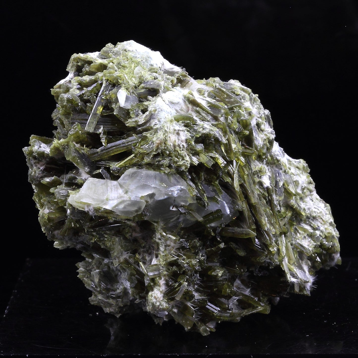 Quartz, Epidote, Byssolite. 213.5 carats. Chamrousse, Belledonne, Isère, France