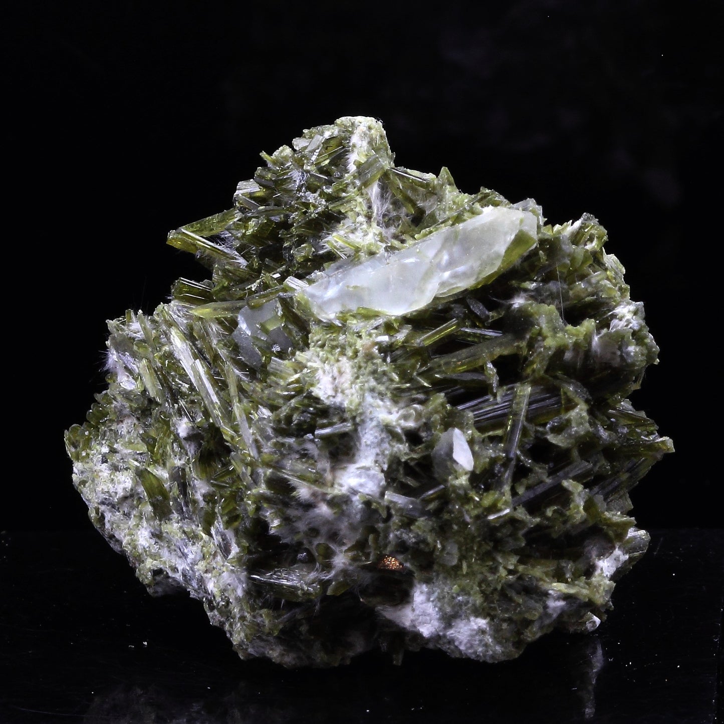 Quartz, Epidote, Byssolite. 213.5 carats. Chamrousse, Belledonne, Isère, France