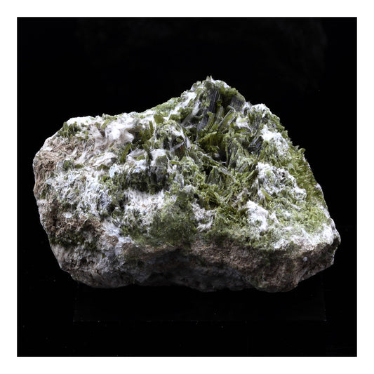 Epidote, Byssolite. 690.0 carats. Chamrousse, Belledonne, Isère, France