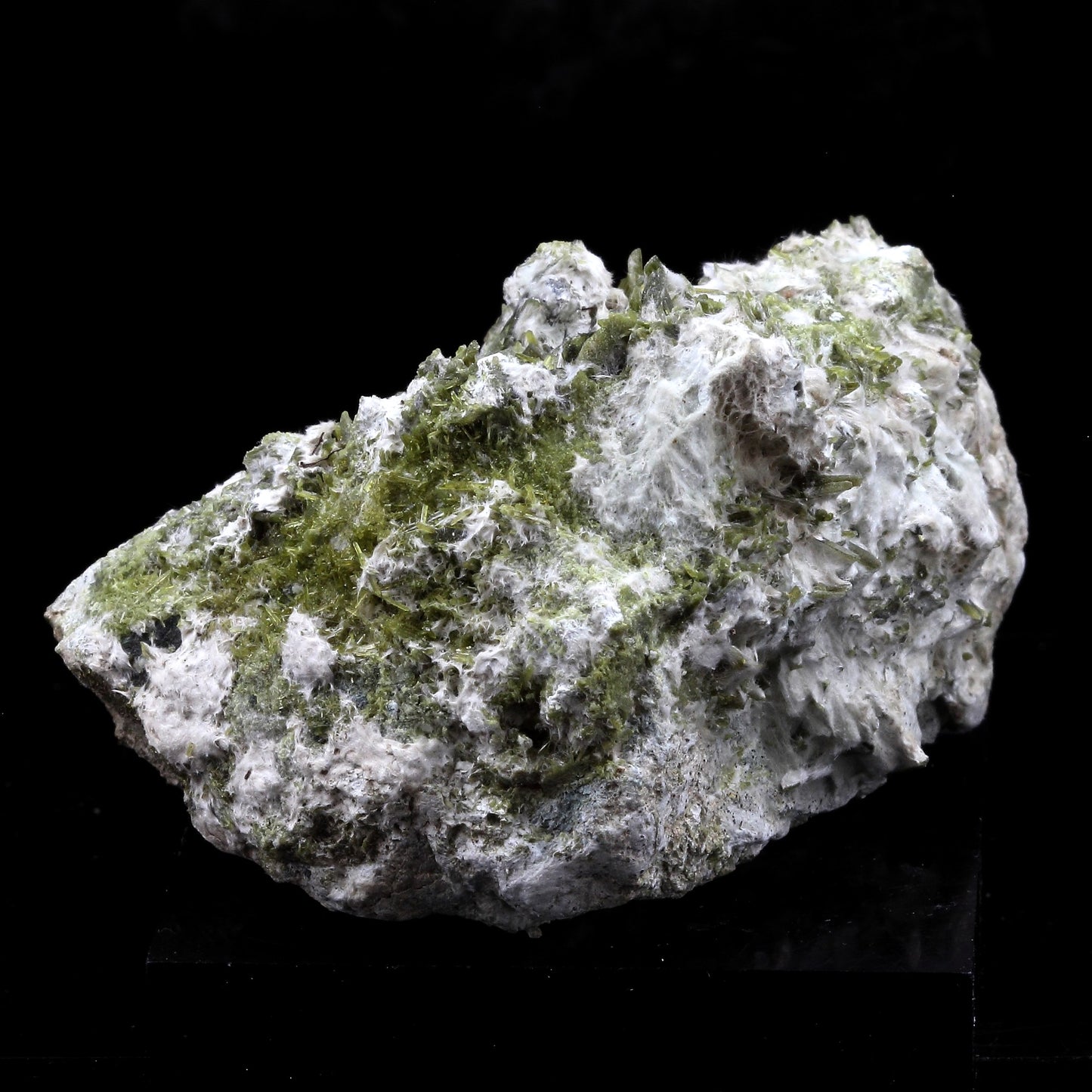 Epidote, Byssolite. 690.0 carats. Chamrousse, Belledonne, Isère, France