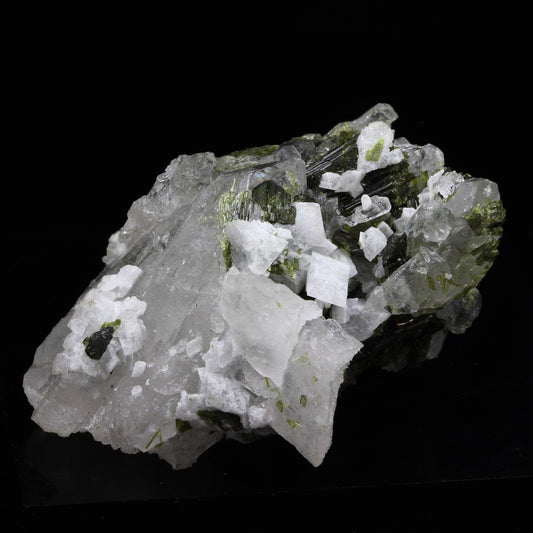 Epidote + Quartz + Albite, 152.5 carats, Cevins, Savoie, Auvergne-Rhône-Alpes, France