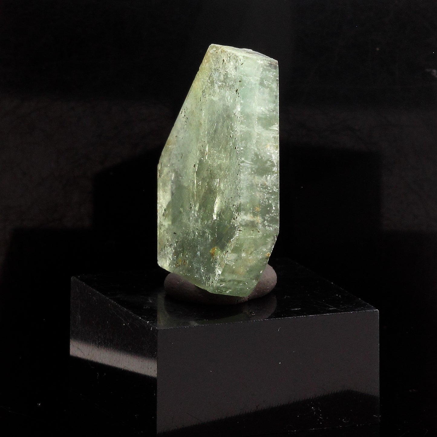 Béryl vert (tranche polie). 14.47 carats. Tsaramasoandro, Analamanga, Madagascar