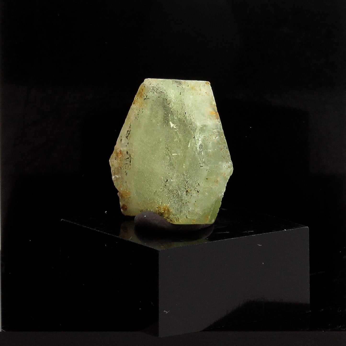 Béryl vert (tranche polie). 9.64 carats. Fitampito, Ikalamavony, Madagascar