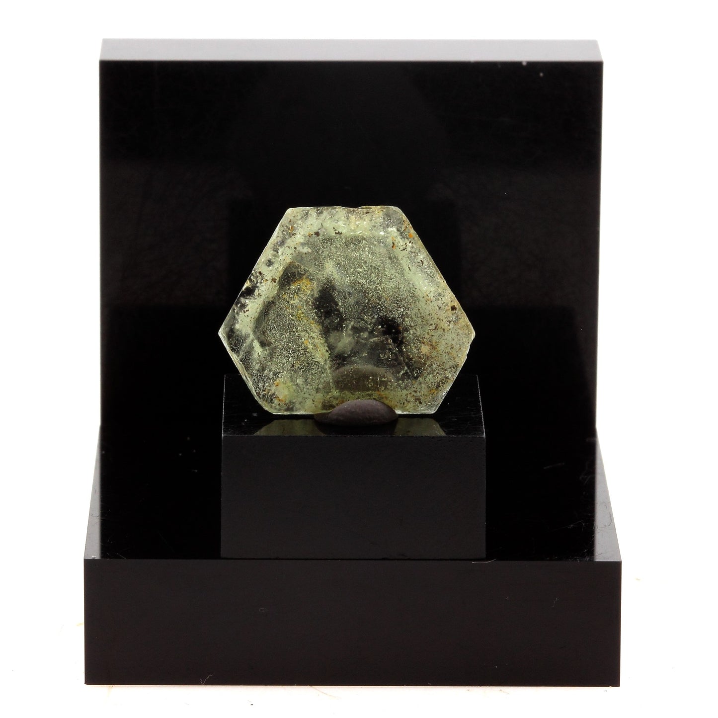 Béryl vert (tranche polie). 8.94 carats. Fitampito, Ikalamavony, Madagascar