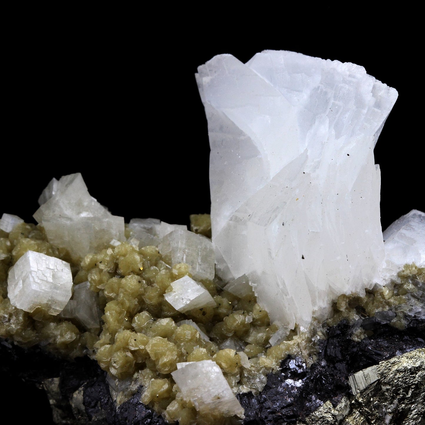 Calcite, Pyrite, Sphalerite, Siderite. 935.0 carats. Dal'negorsk, Russie