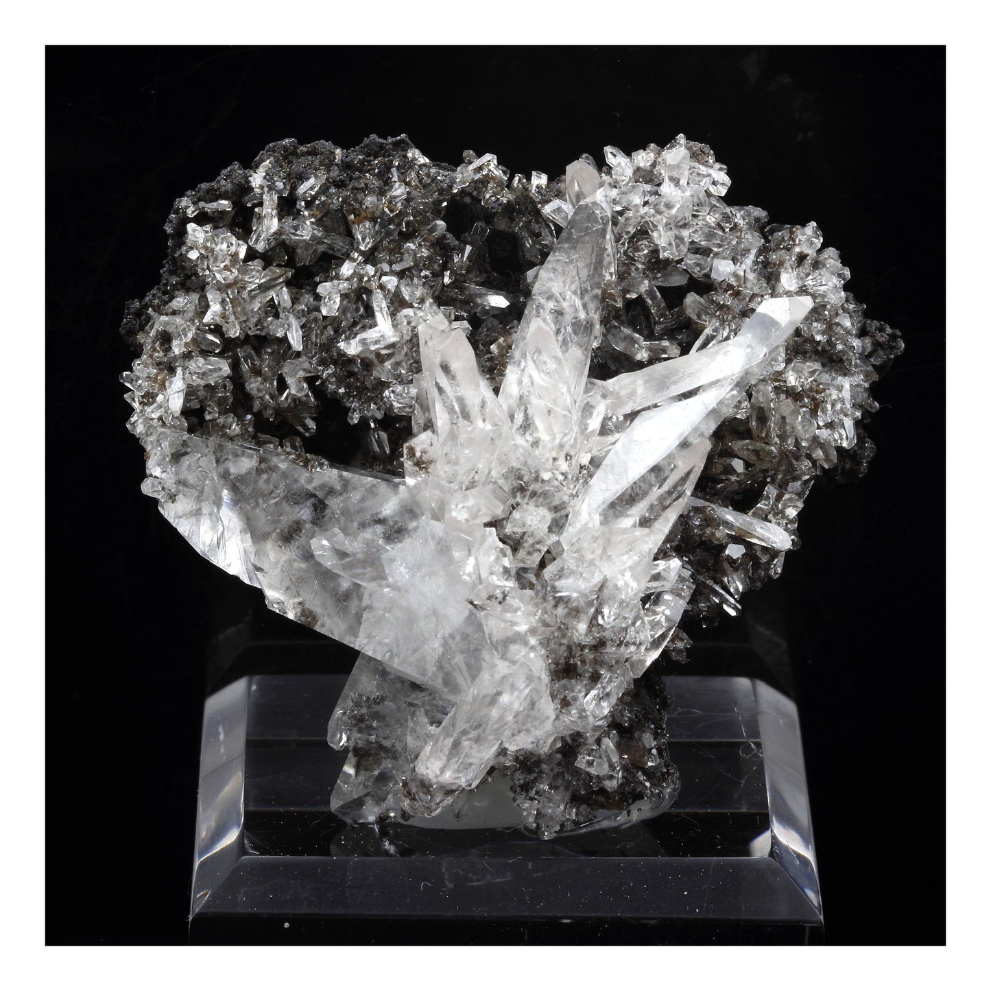 Calcite. 324.5 carats. Hunan Province, Chine