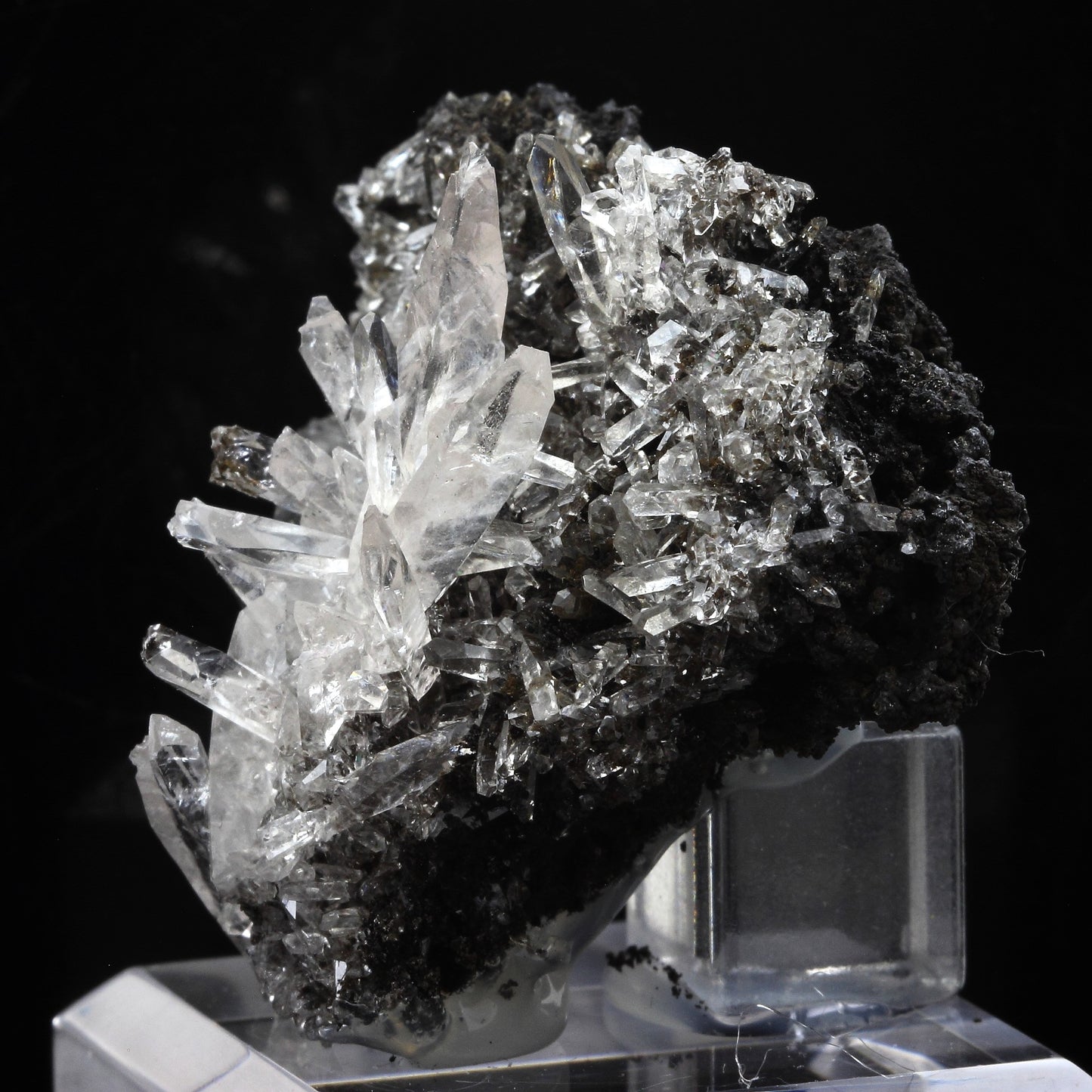 Calcite. 324.5 carats. Hunan Province, Chine