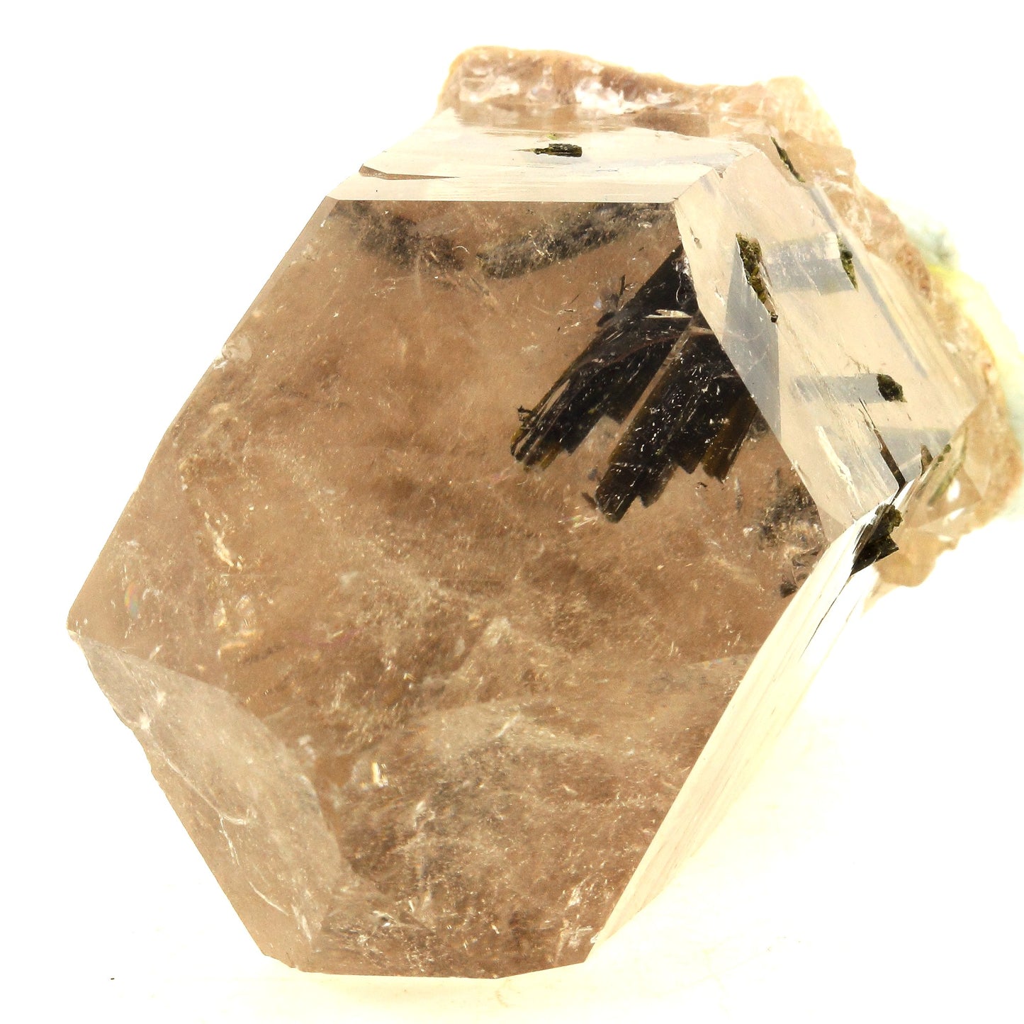 Quartz + Epidote. 1656.5 carats. Caetité, Bahia, Brésil