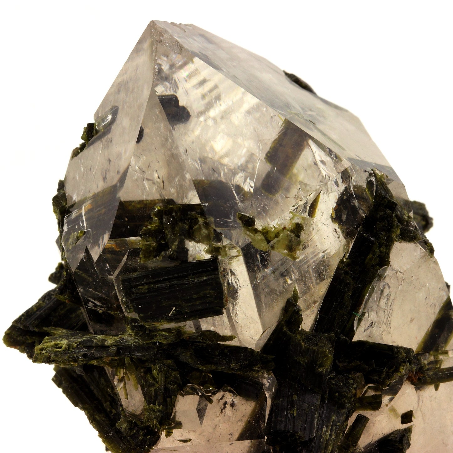 Quartz + Epidote. 2217.5 carats. Caetité, Bahia, Brésil