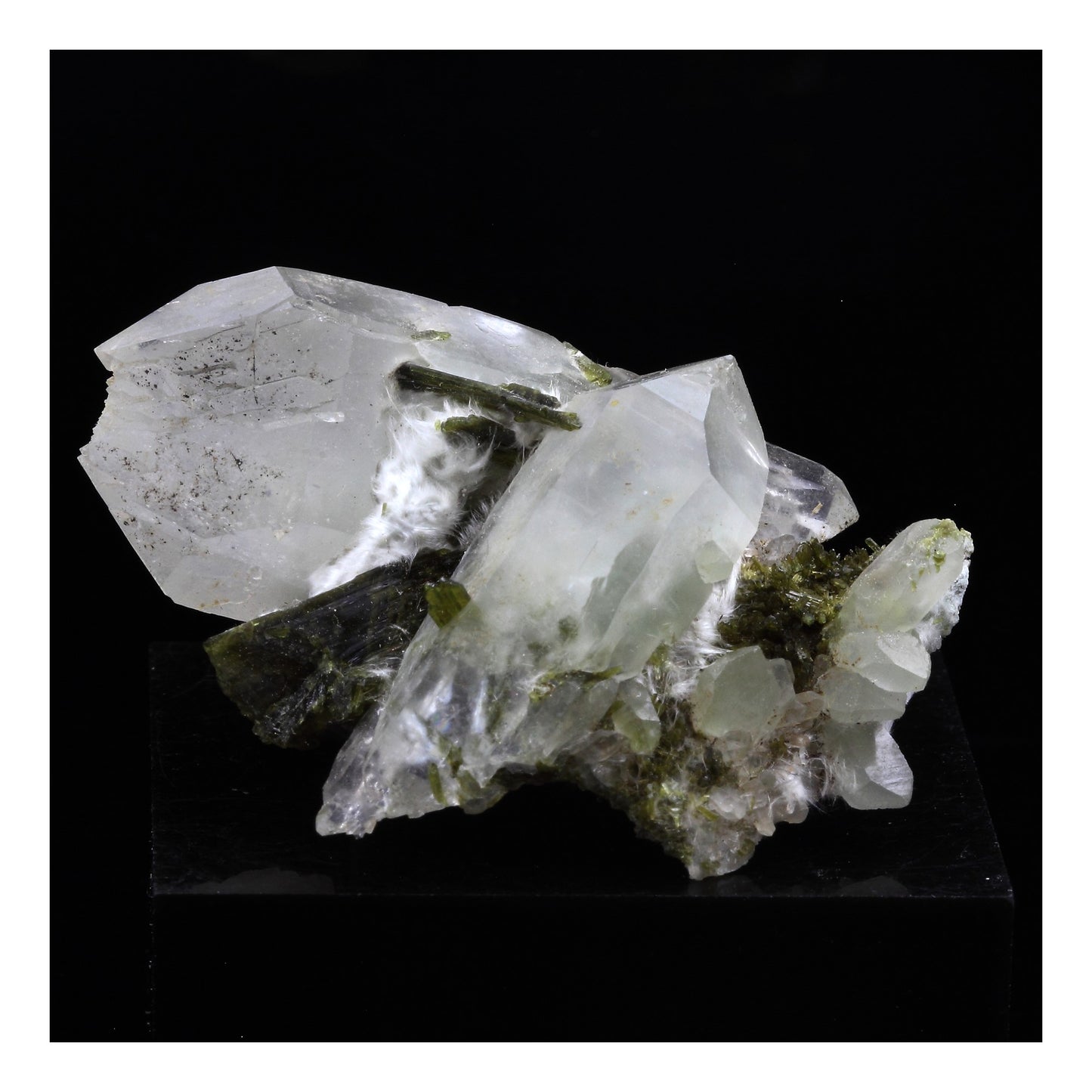 Quartz, Epidote, Byssolite. 149.5 carats. Chamrousse, Belledonne, Isère, France