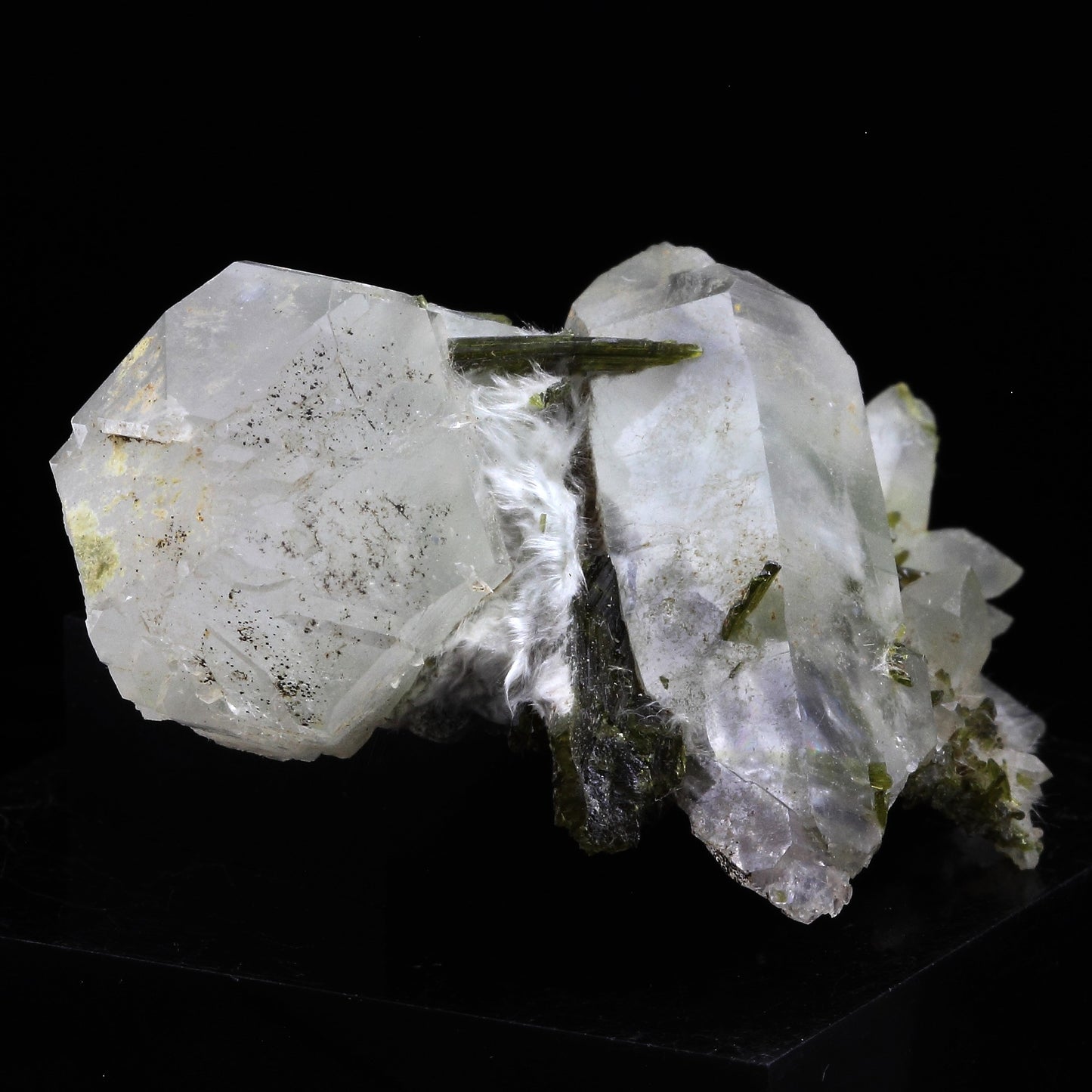 Quartz, Epidote, Byssolite. 149.5 carats. Chamrousse, Belledonne, Isère, France