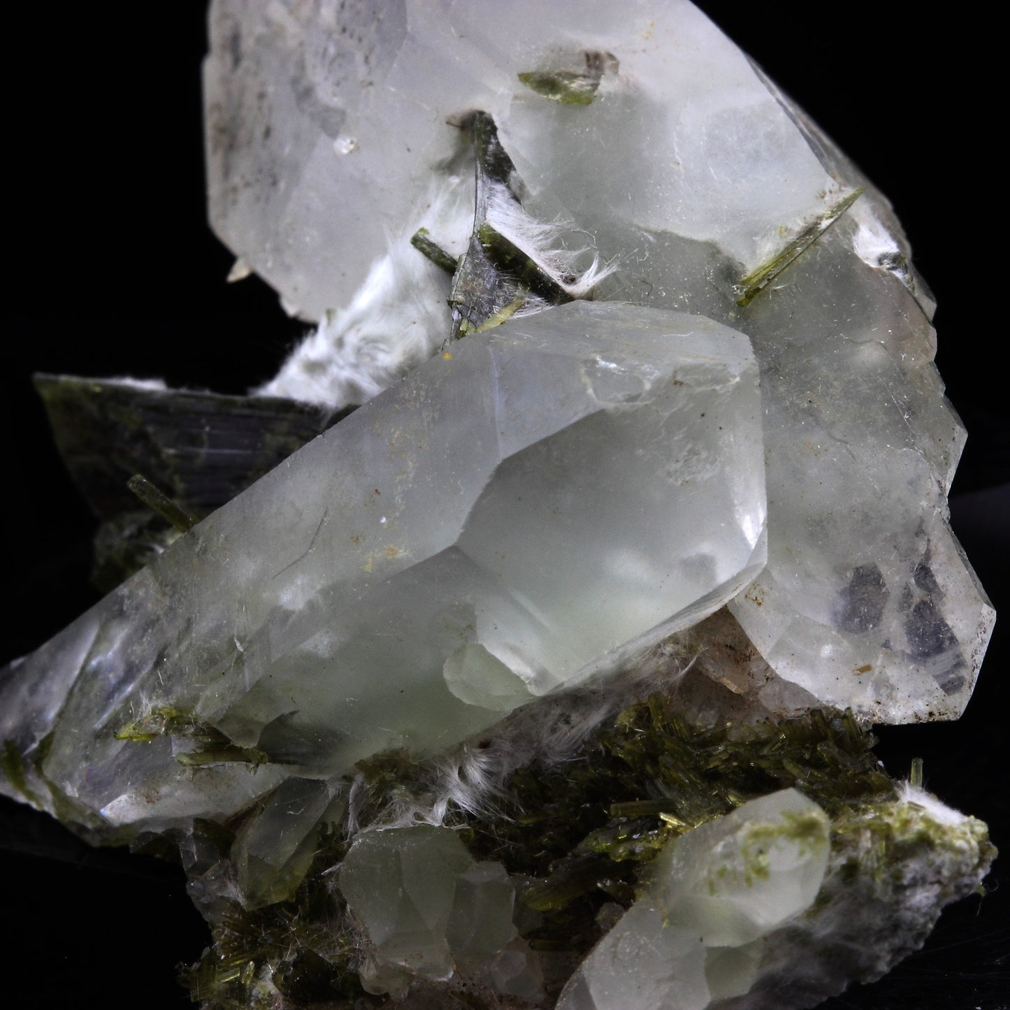 Quartz, Epidote, Byssolite. 149.5 carats. Chamrousse, Belledonne, Isère, France