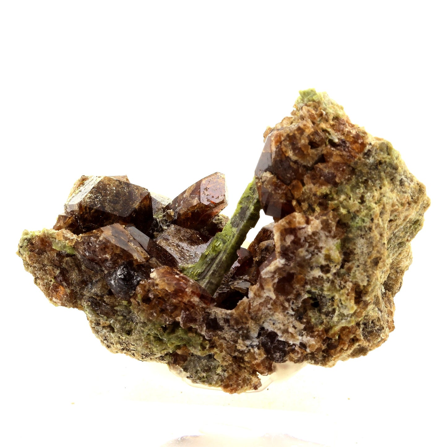 Grenat grossulaire + Epidote. 250.0 carats. Bishop, Californie, États-Unis