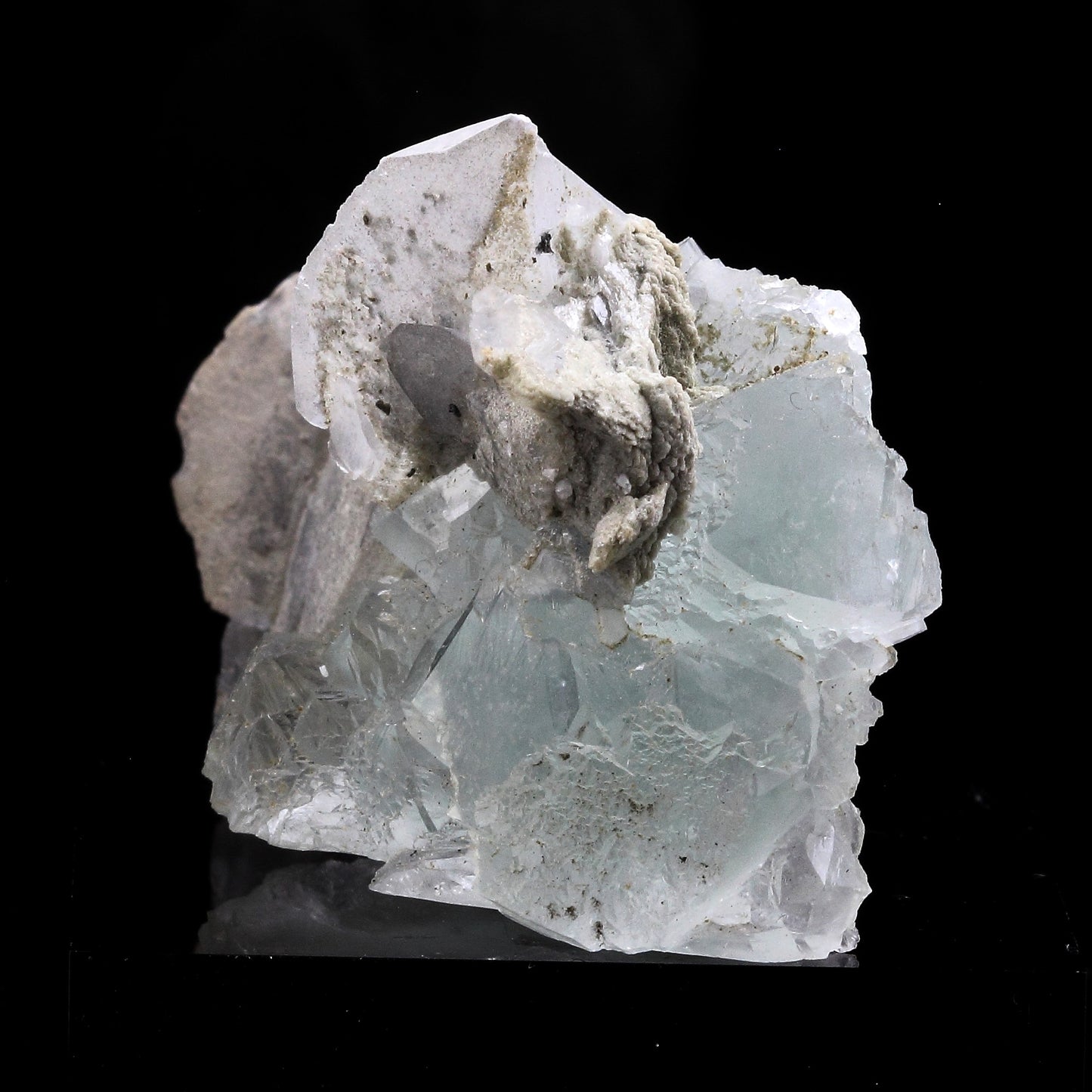 Fluorite + Calcite. 185.0 carats. Aouli, Midelt Province, Drâa-Tafilalet, Maroc