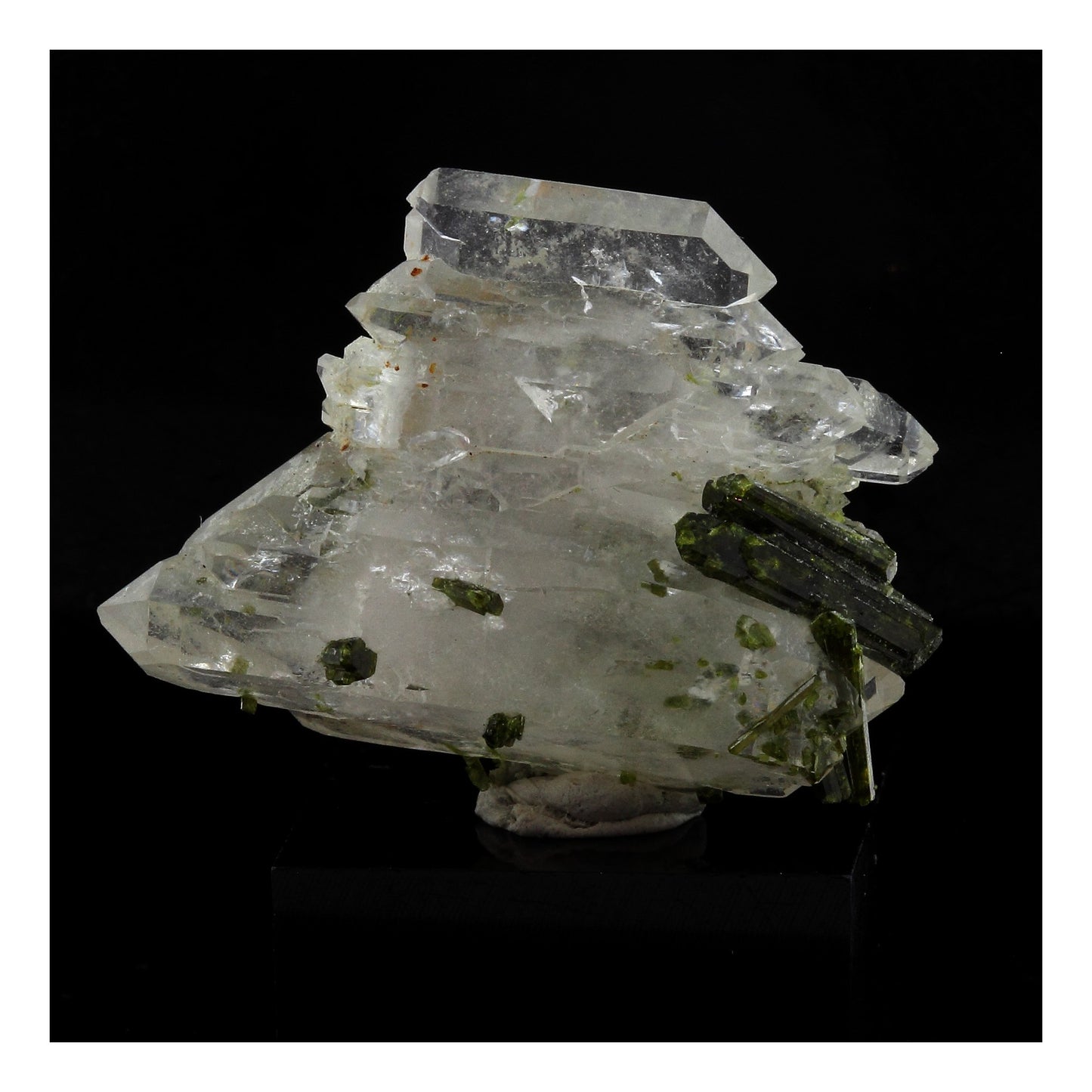 Epidote + Quartz. 40.5 carats. Le Cornillon, Bourg d'Oisans, France