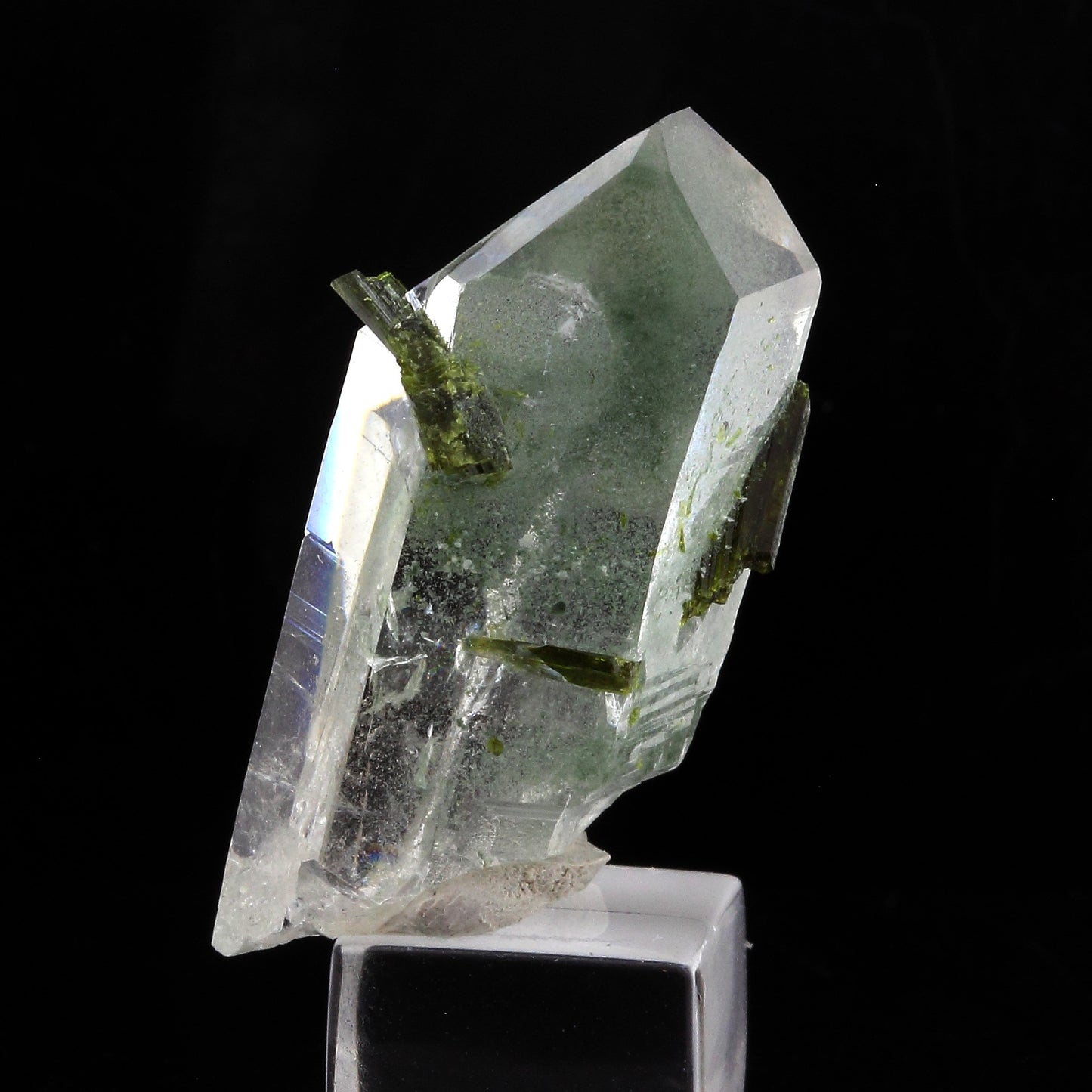 Epidote + Quartz. 26.0 carats. Le Cornillon, Bourg d'Oisans, France