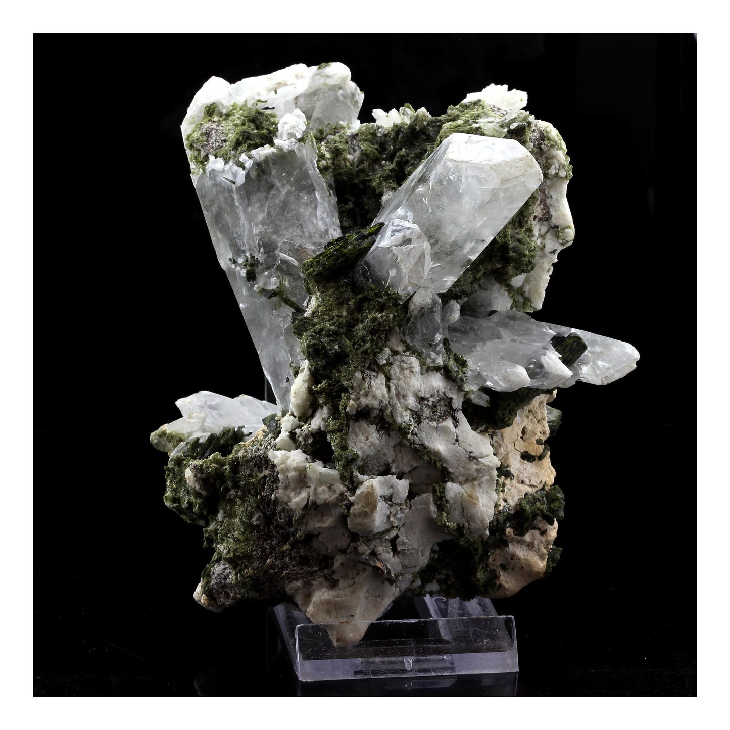 Epidote + Quartz. 1965.0 carats. Le Cornillon, Bourg d'Oisans, France