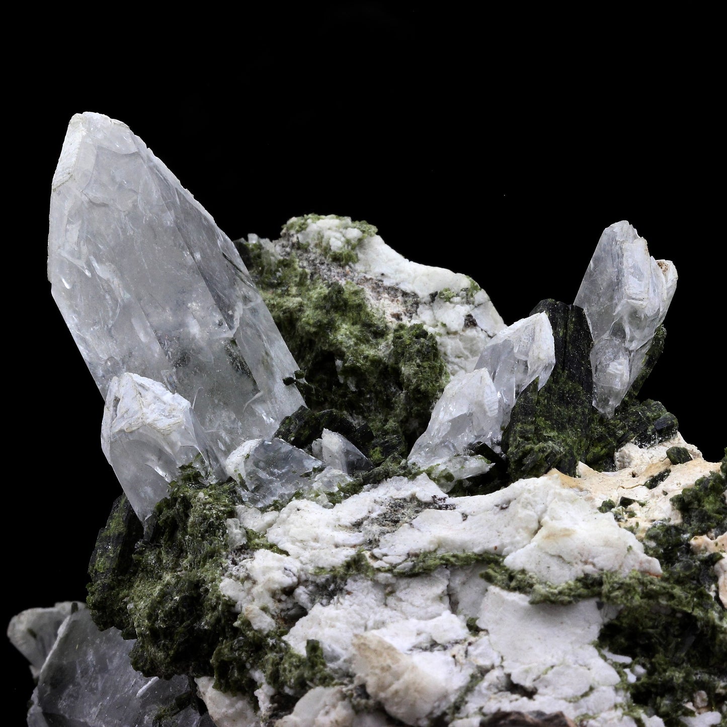 Epidote + Quartz. 1965.0 carats. Le Cornillon, Bourg d'Oisans, France