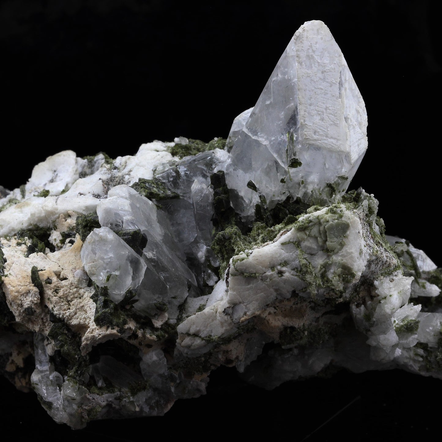 Epidote + Quartz. 1965.0 carats. Le Cornillon, Bourg d'Oisans, France