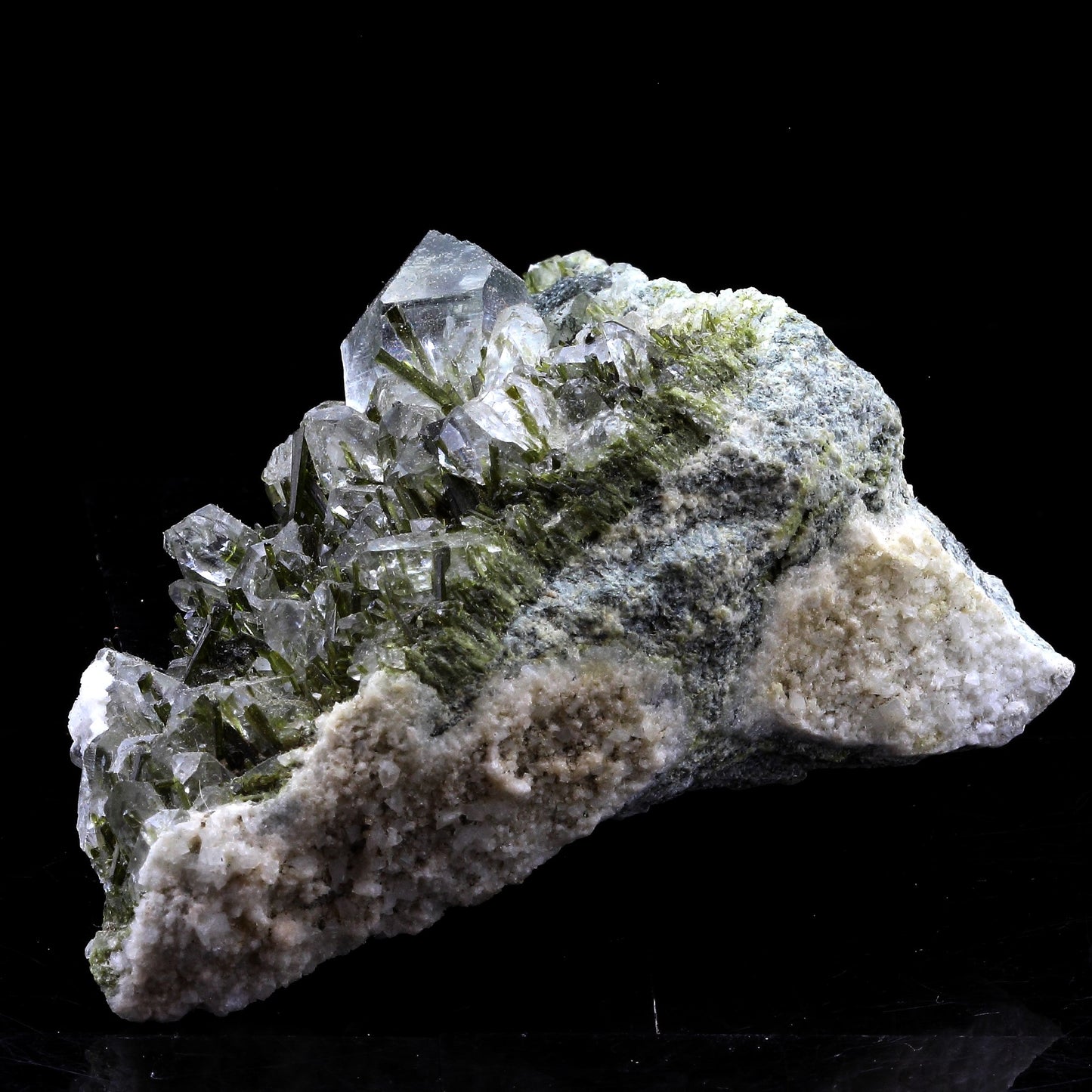 Quartz + Epidote. 495.0 carats. Cevins, Savoie, France