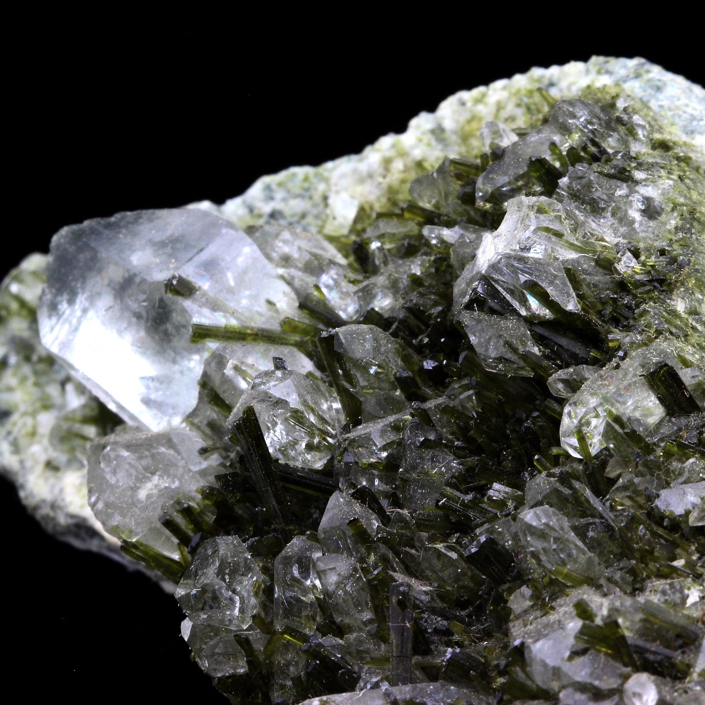 Quartz + Epidote. 495.0 carats. Cevins, Savoie, France