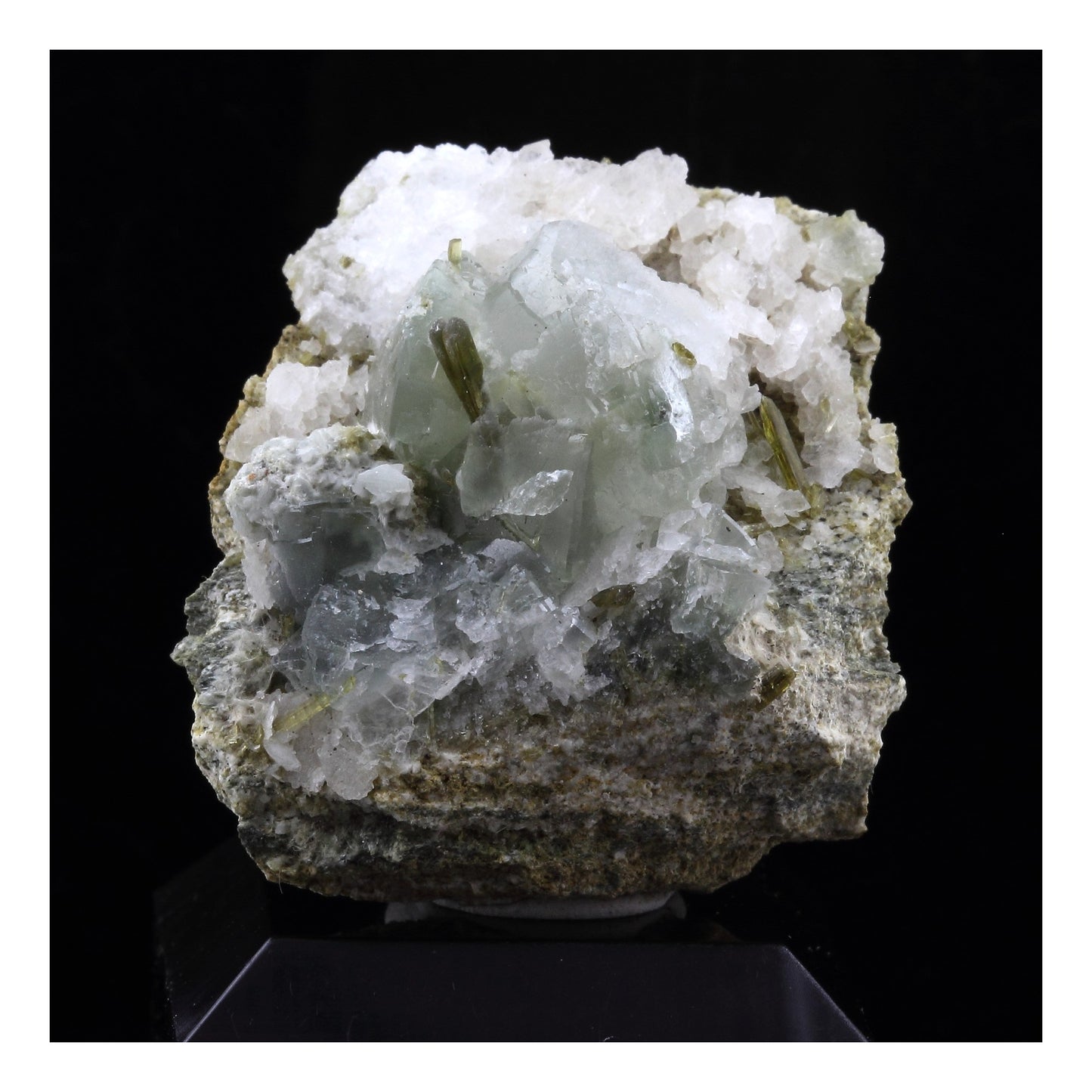 Prehnite + Epidote. 101.5 carats. La Combe de la Selle, Bourg d'Oisans, France