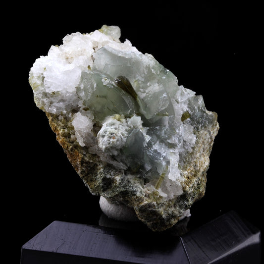 Prehnite + Epidote. 101.5 carats. La Combe de la Selle, Bourg d'Oisans, France