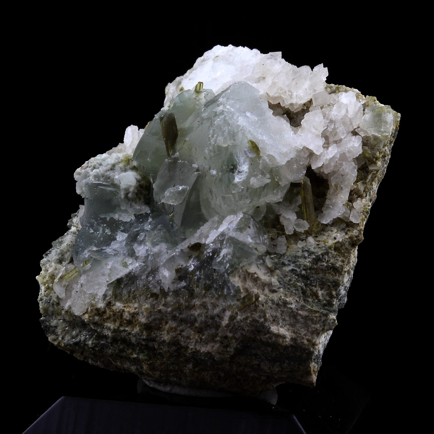 Prehnite + Epidote. 101.5 carats. La Combe de la Selle, Bourg d'Oisans, France