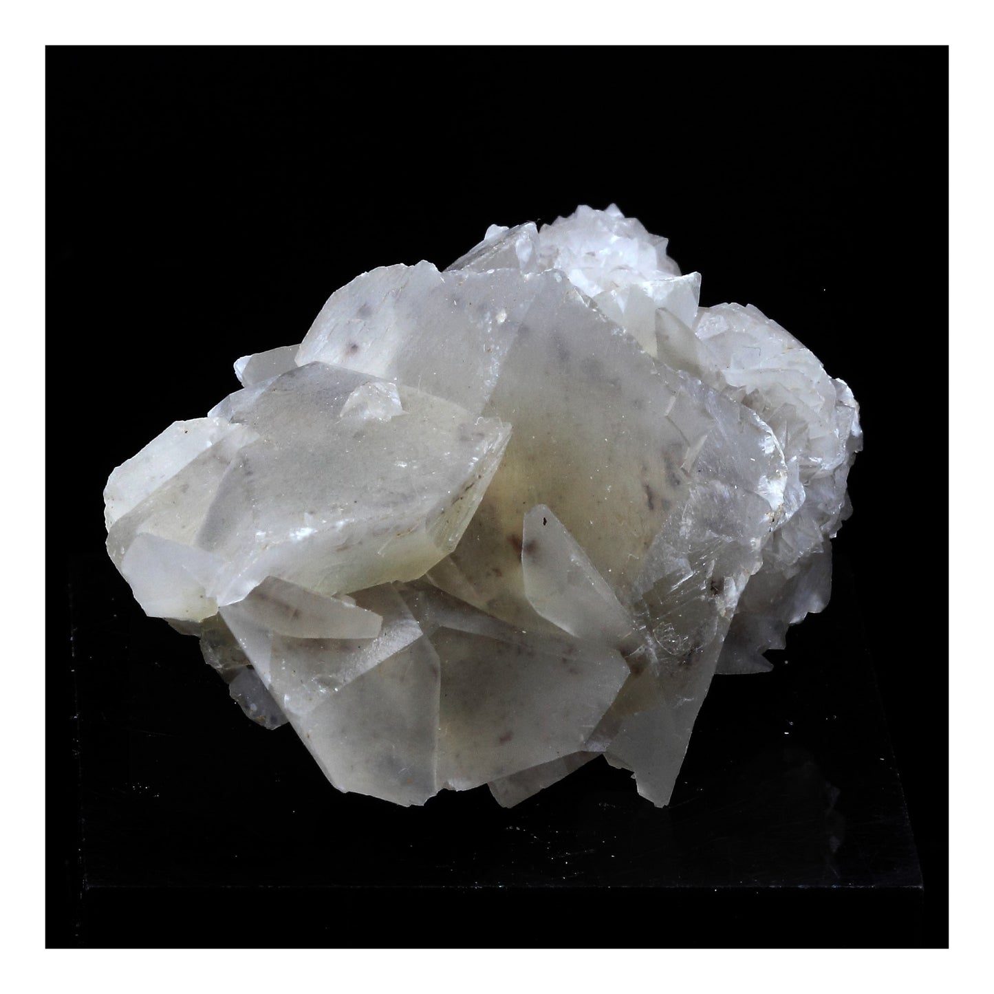 Calcite. 256.0 carats. Lamalou-les-Bains, Hérault, France