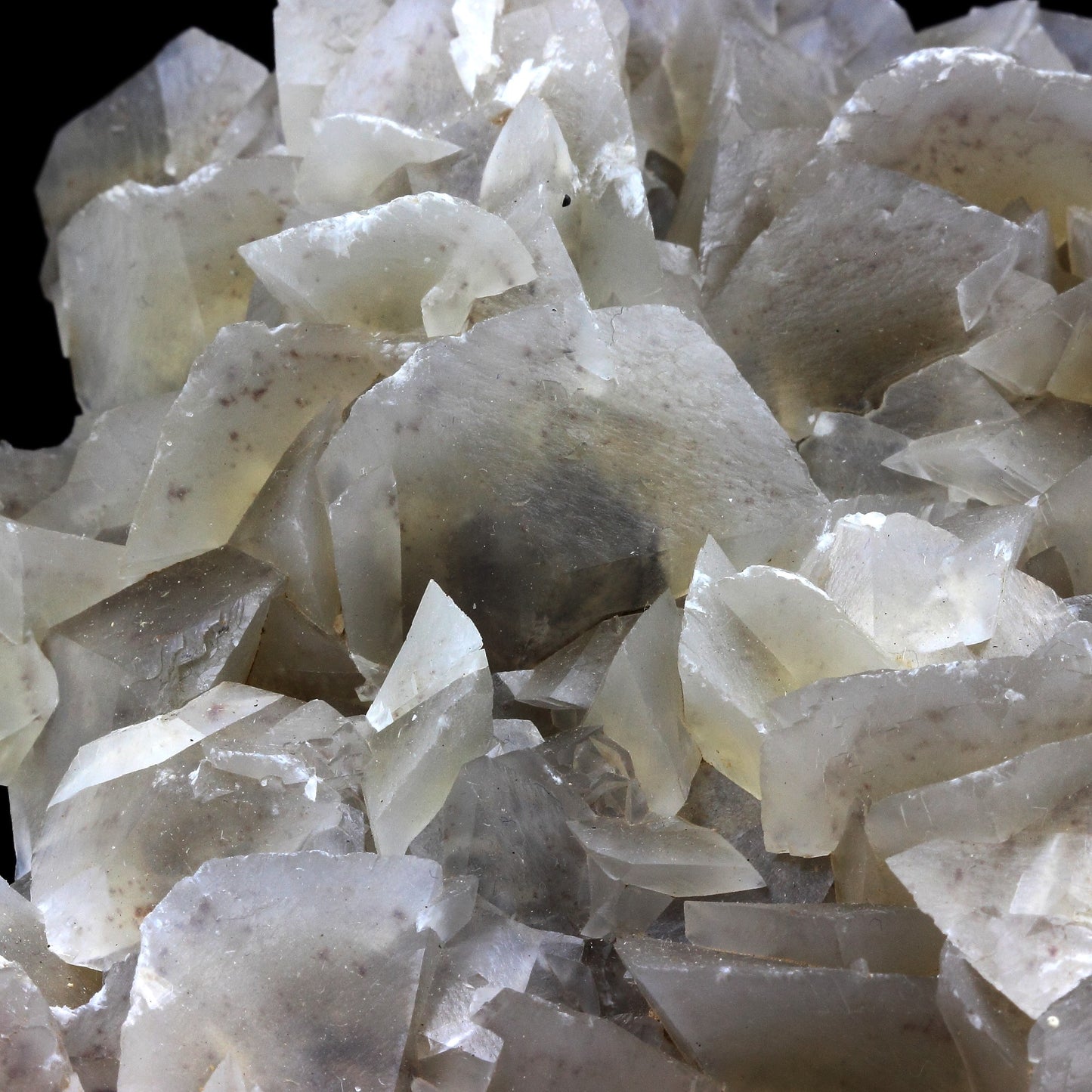 Calcite. 2673.0 carats. Lamalou-les-Bains, Hérault, France