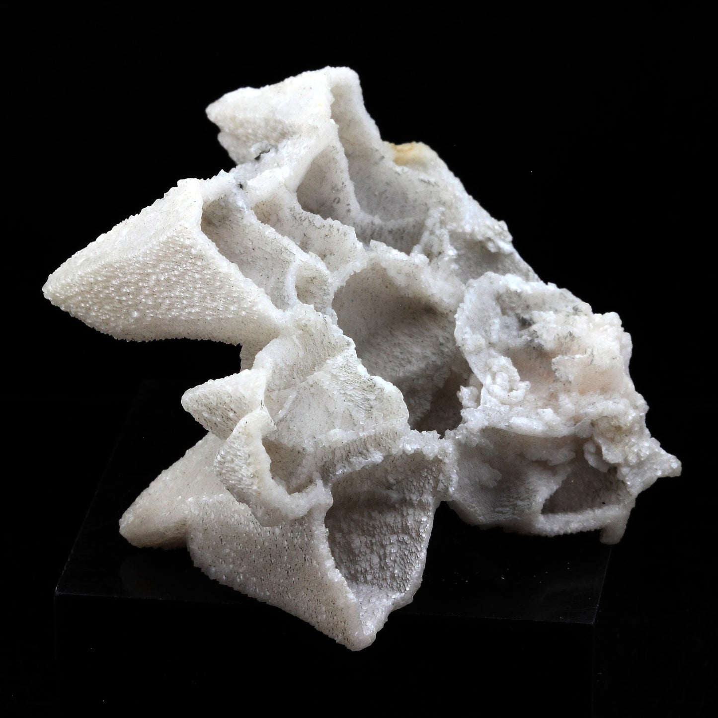 Pseudomorphose Quartz et Calcite. 147.0 carats. Cavnic Mine, Maramureș Co., Roumanie