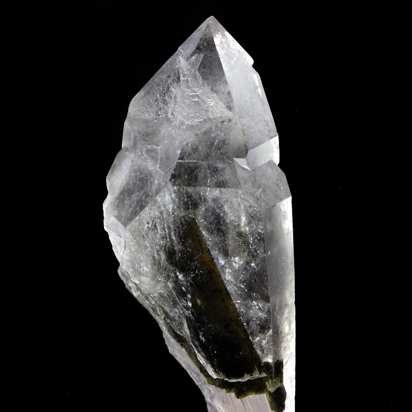 Quartz + Epidote. 145.0 carats. Caetité, Bahia, Brésil