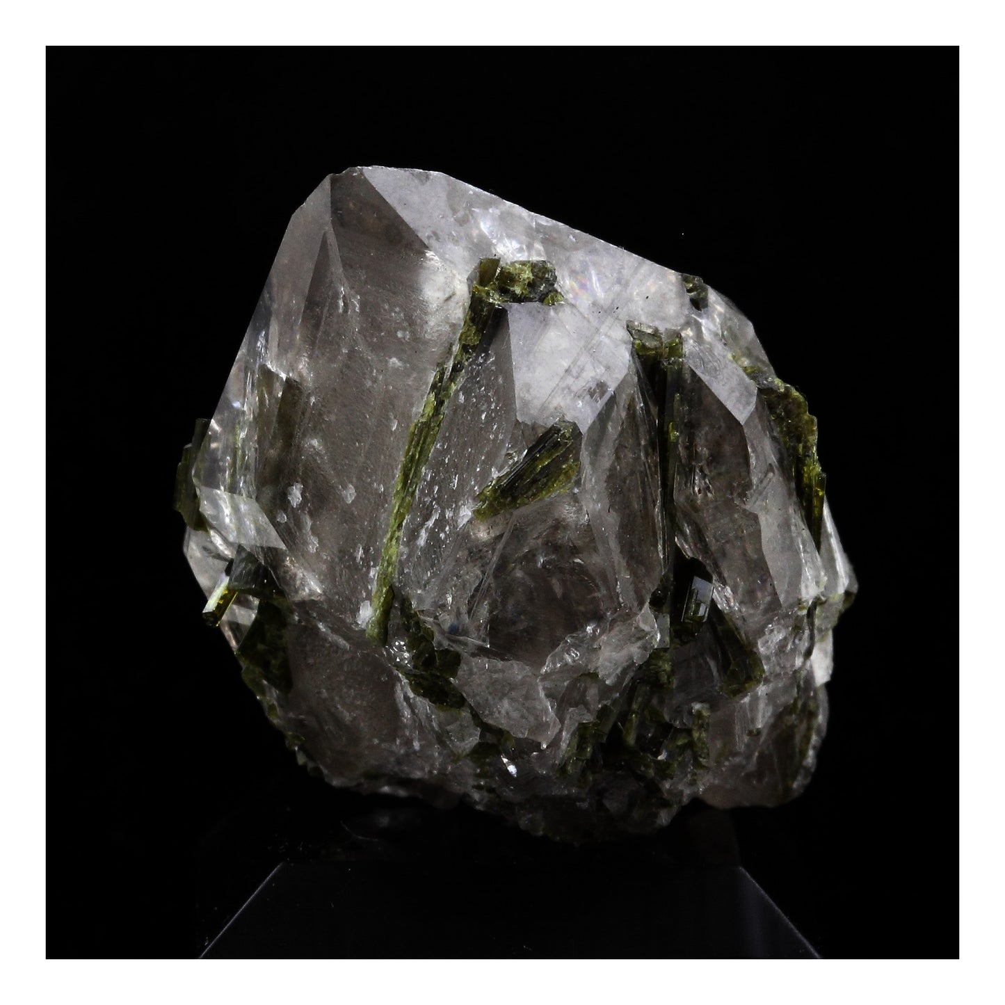 Quartz fumé + Epidote. 166.0 carats. Massif des Grandes Rousses, Isère, France