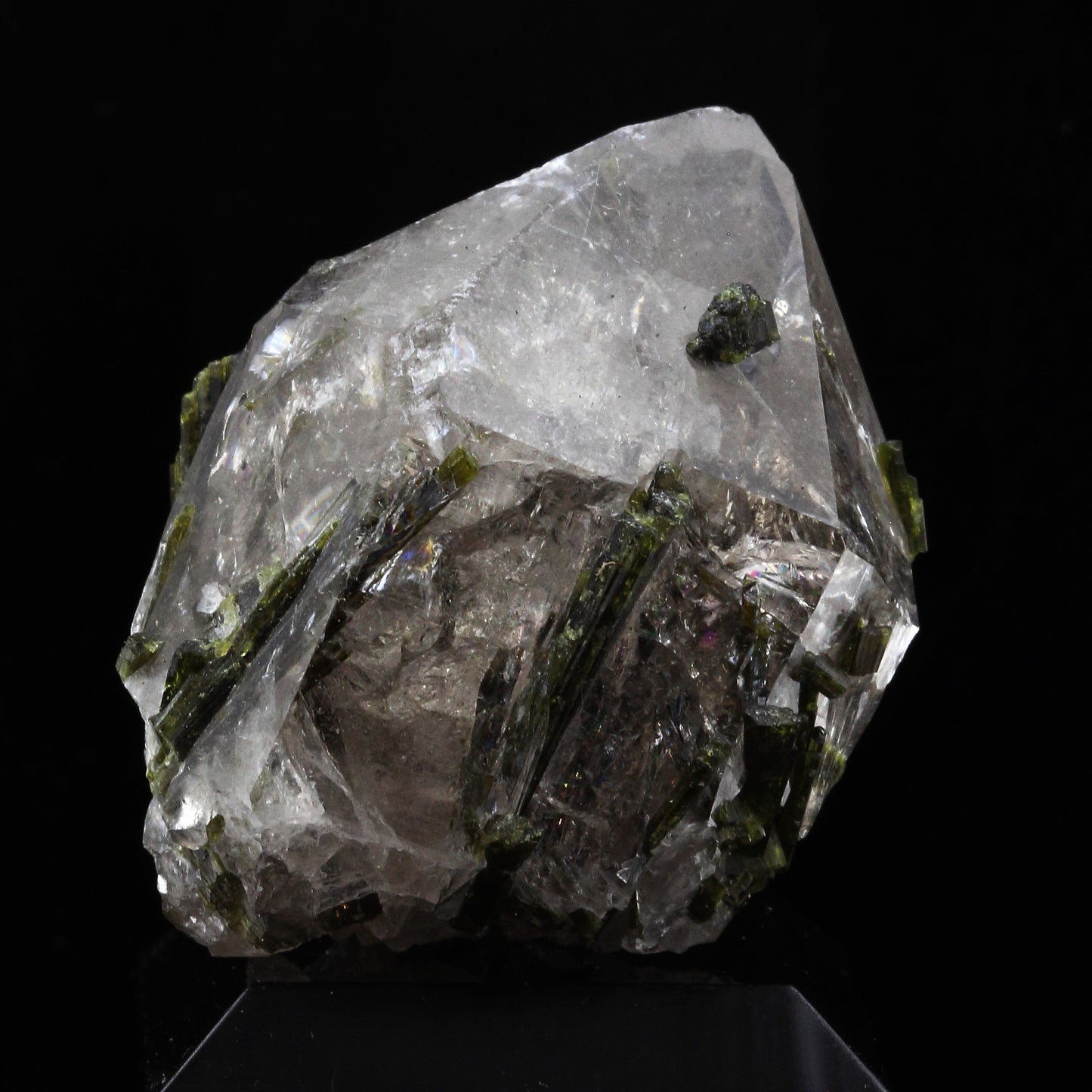 Quartz fumé + Epidote. 166.0 carats. Massif des Grandes Rousses, Isère, France