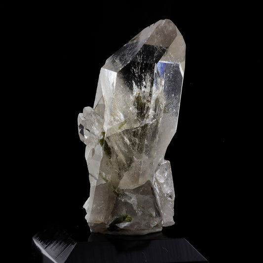 Quartz fumé + Epidote. 85.0 carats. Massif des Grandes Rousses, Isère, France