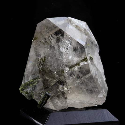 Quartz fumé + Epidote. 140.0 carats. Massif des Grandes Rousses, Isère, France