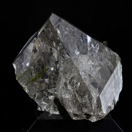 Quartz fumé + Epidote. 164.0 carats. Massif des Grandes Rousses, Isère, France