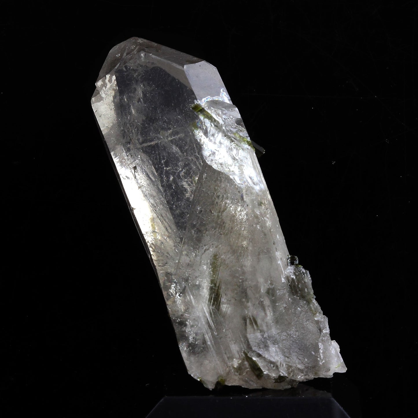 Quartz fumé + Epidote. 130.0 carats. Massif des Grandes Rousses, Isère, France