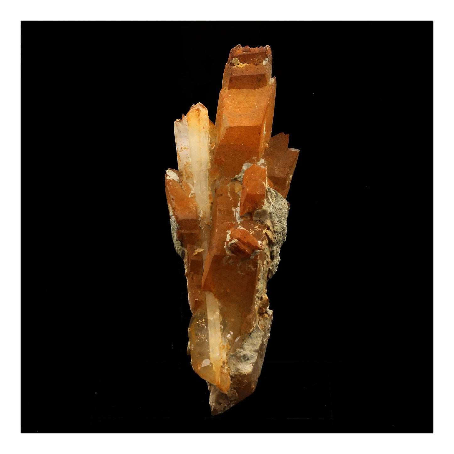 Quartz + Calcite. 170.0 carats. Le Noirey, Saint-Jean-de-Maurienne, Savoie, France