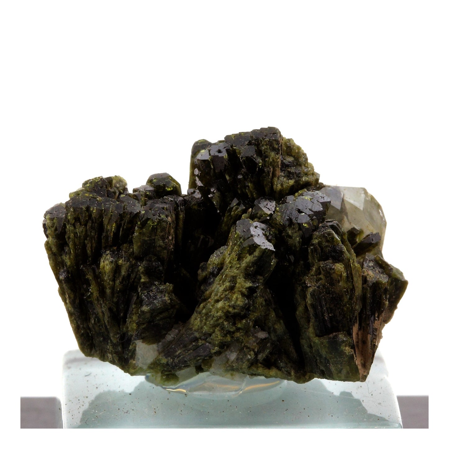 Epidote + Quartz. 115.0 carats. Cornillon, Bourg d'Oisans, France