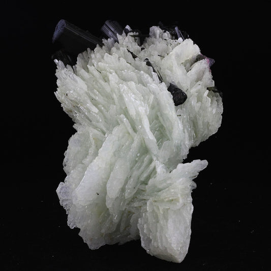 Cleavelandite + Tourmaline + Lepidolite 5692.0 carats. Pederneira mine, Minas Gerais, Bresil